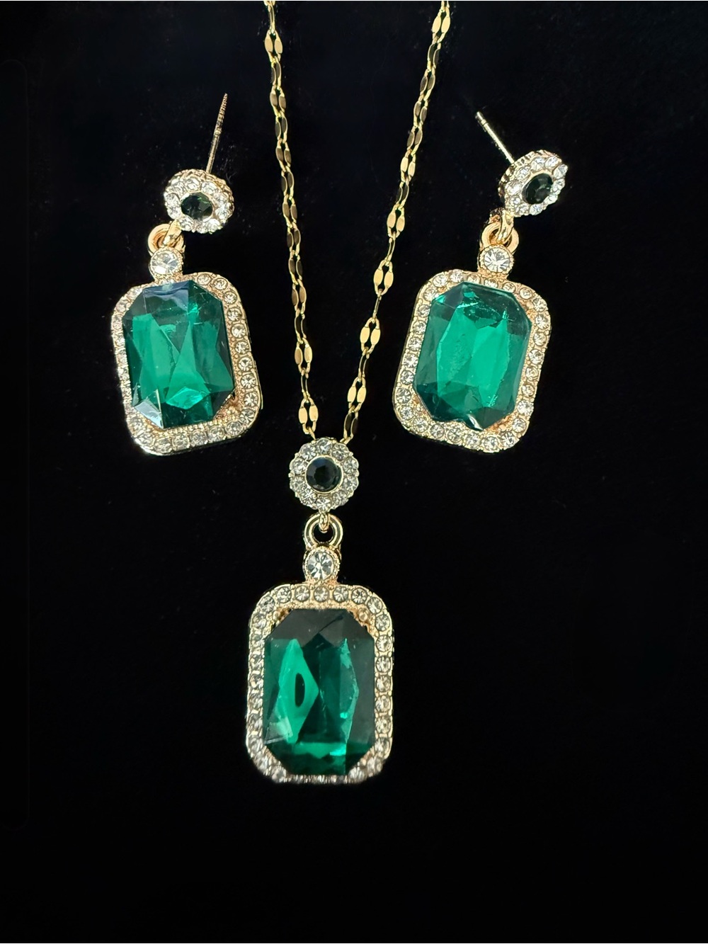 Emerald titanium steel necklace and earrings set